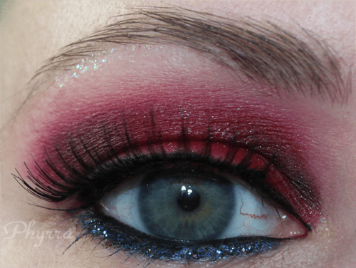 Wearing Spandex along the lower lash line