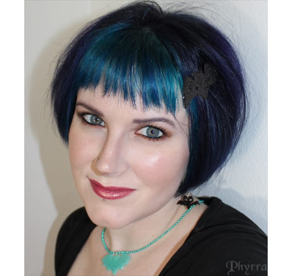 Wearing Pumpkin and Poppy Oak Bark Contour