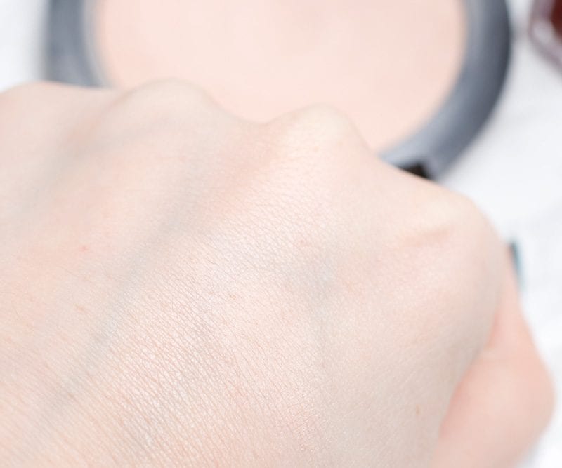 Milani Prep Set Glow Illuminating Powder Swatch