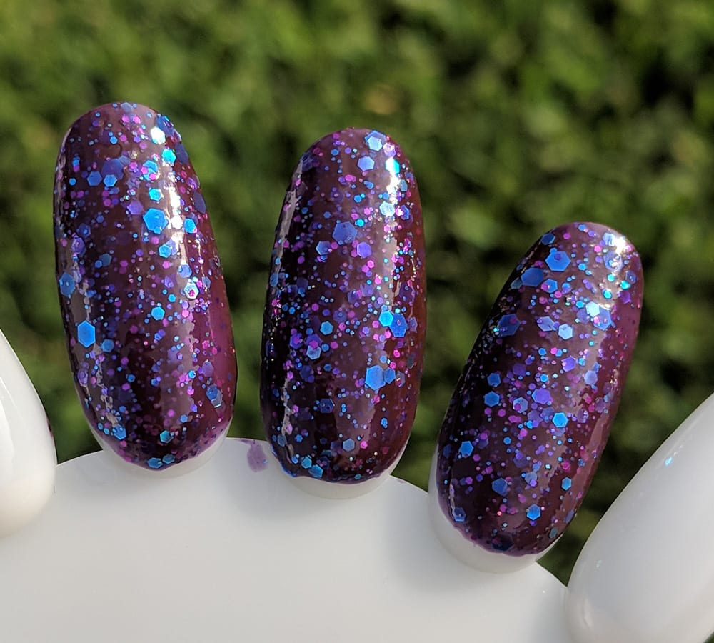 KBShimmer No Whine Left swatch, in direct sunlight