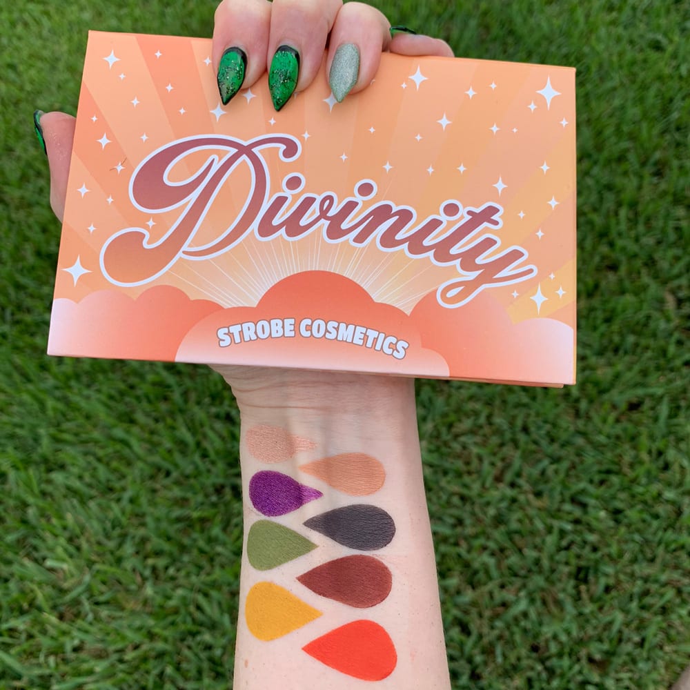 Strobe Divinity Palette Swatches