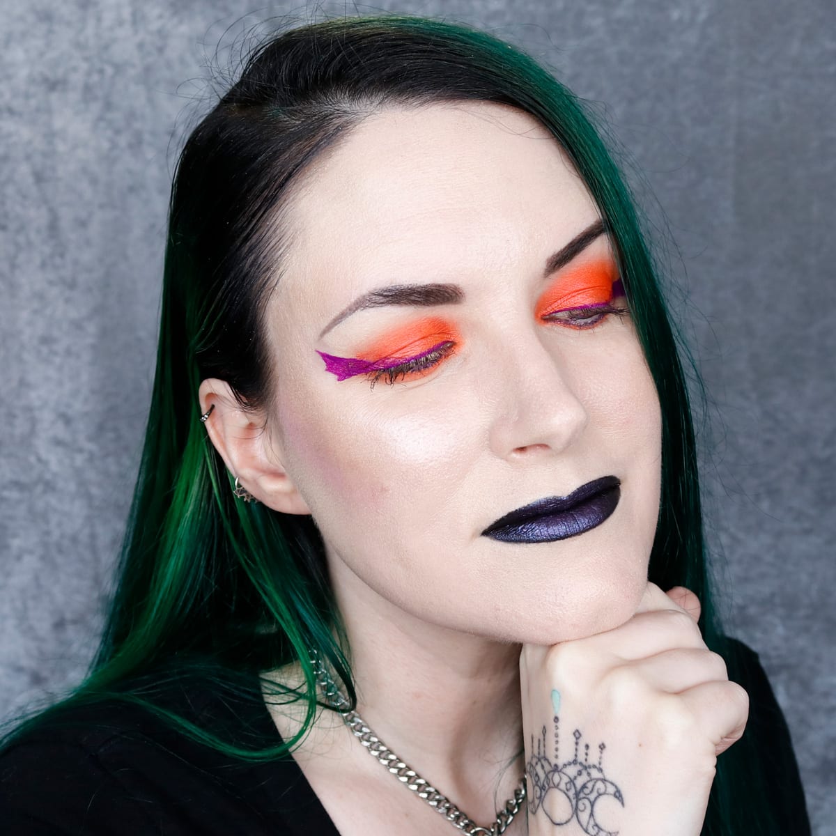 Neon Batwing Liner Look