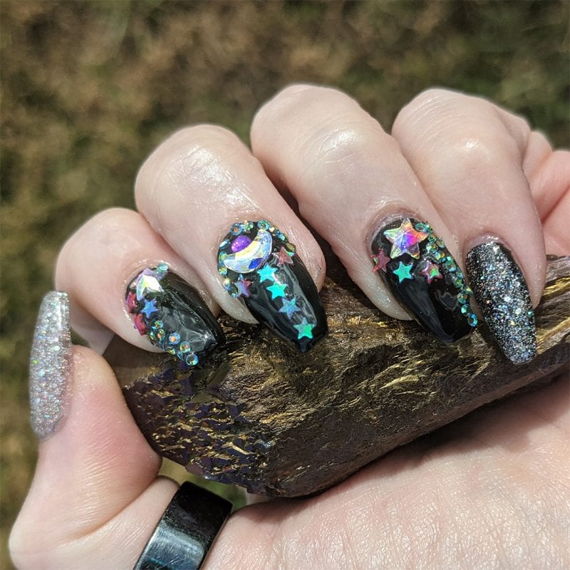 Black and Silver Nail Art Mani