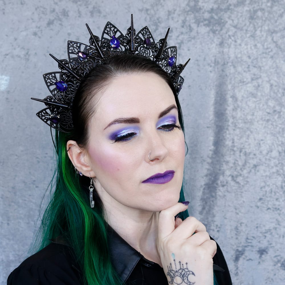 Cordelia is wearing purple makeup