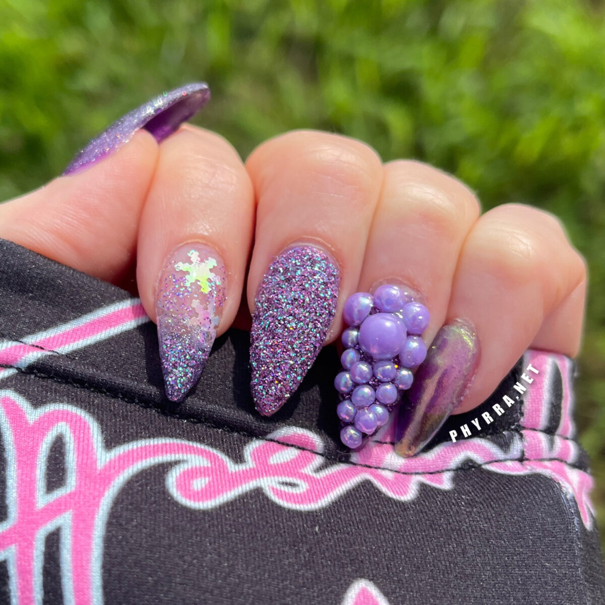 Iridescent Bauble Ring Finger