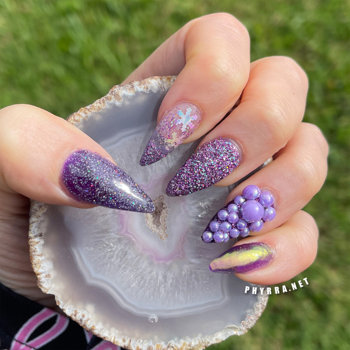 Snowflake Gradient Glitter Nail