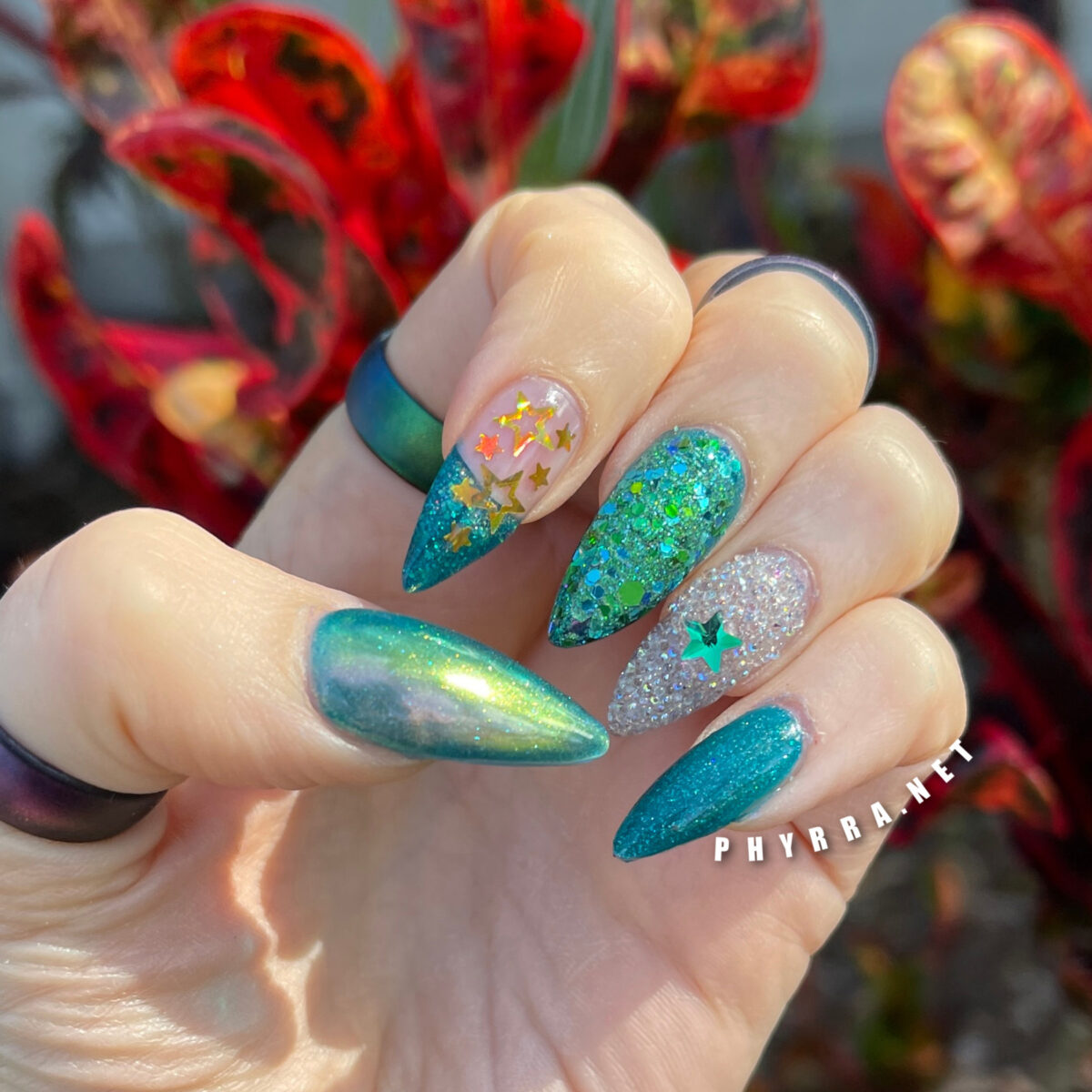 Green Winter Holiday Gel Nails I DIY'd at home