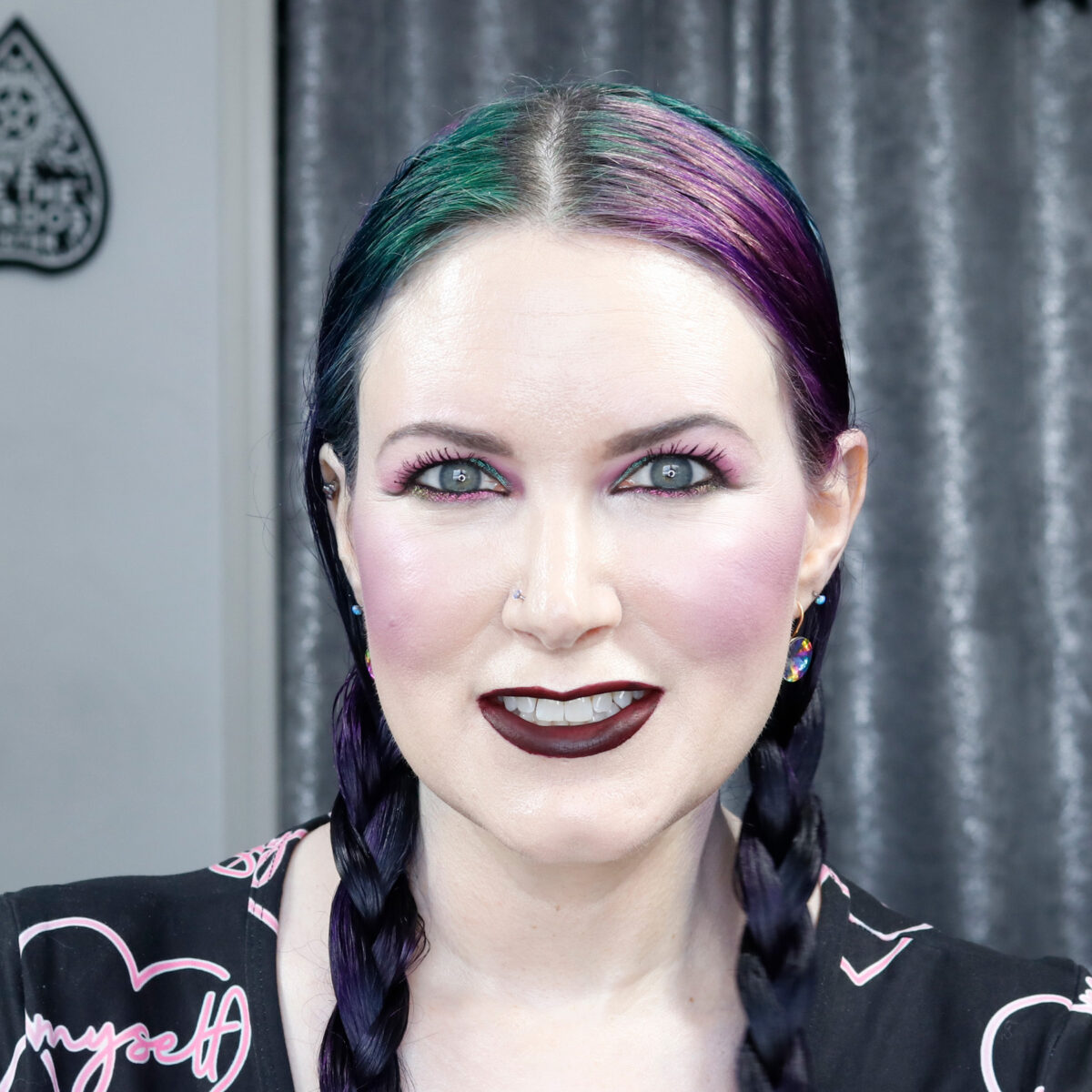 Cordelia is wearing purple blush