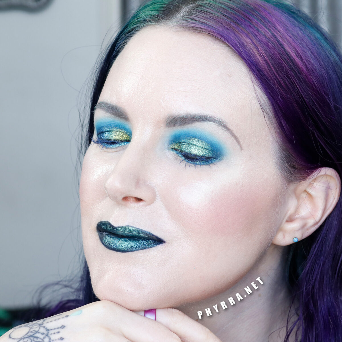 Cordelia is wearing Silk Naturals Limeade highlight