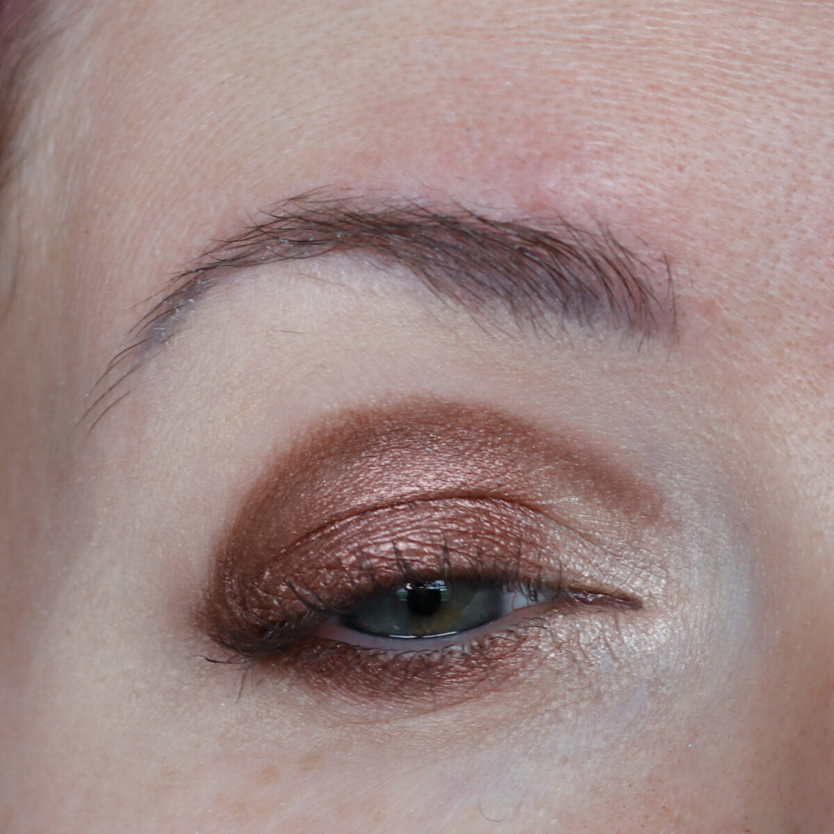 Brown eyeshadow look on Cordelia's blue-green eyes