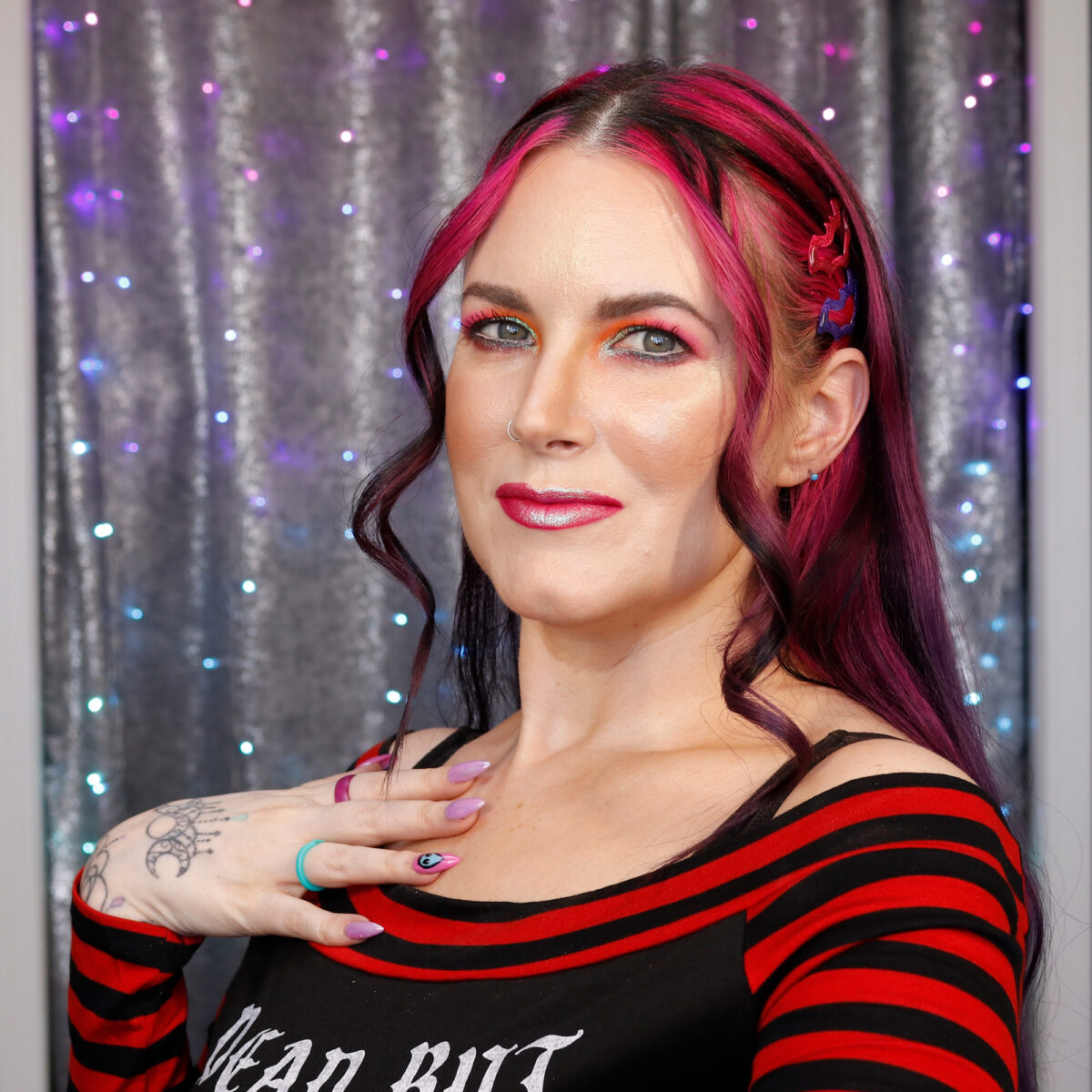 Cordelia is wearing bronzer