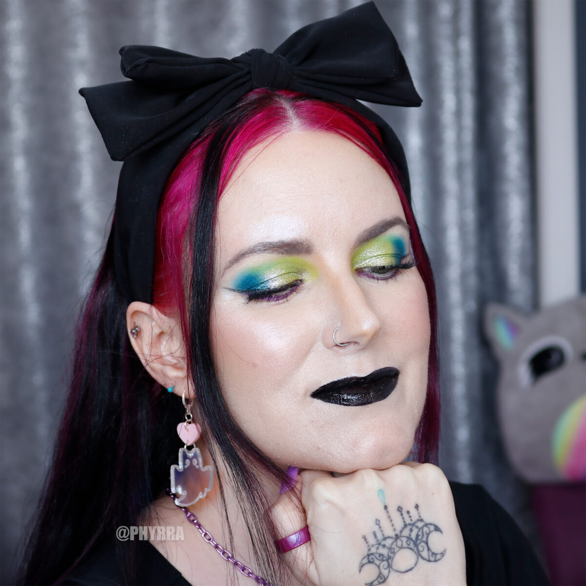 Cordelia is wearing the Aromaleigh Victorian Oddities collection