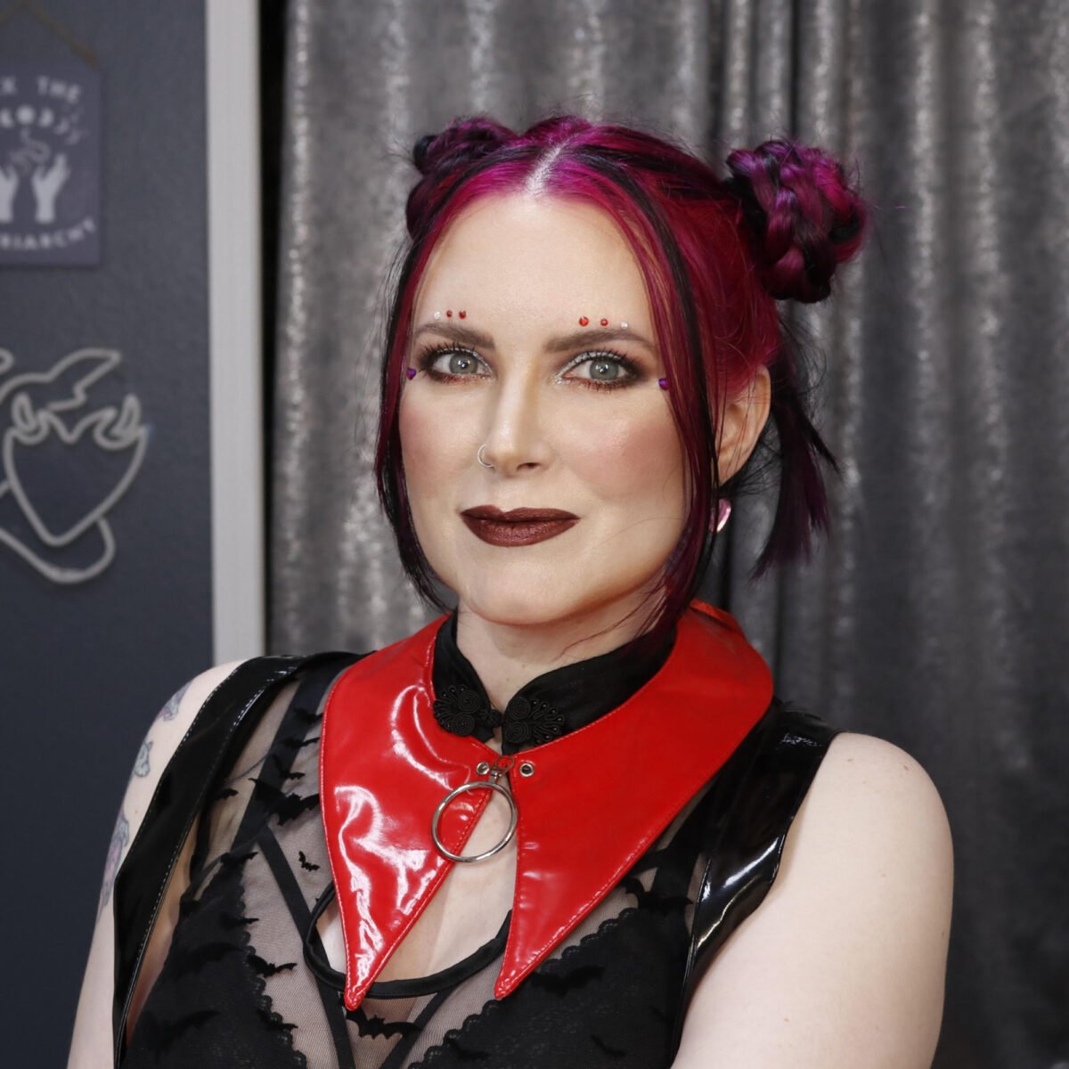 Lively Ghosts Red Temptress Latex Collar worn by Cordelia