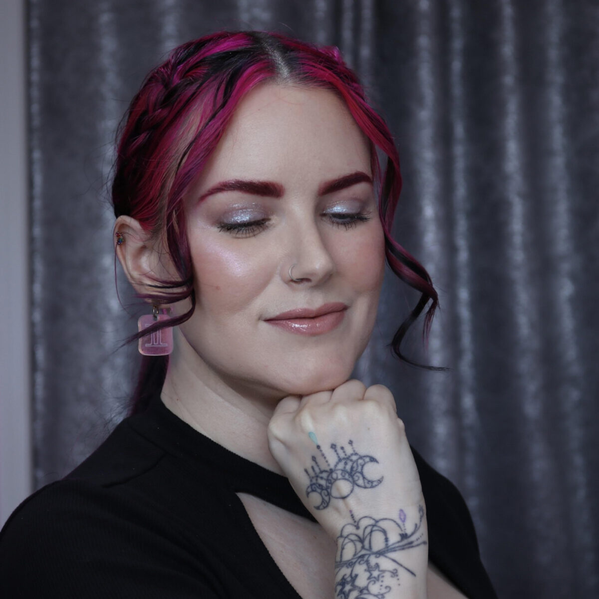 Cordelia is wearing LA Girl Instant Finish Multi Use Tinted Primer in Light