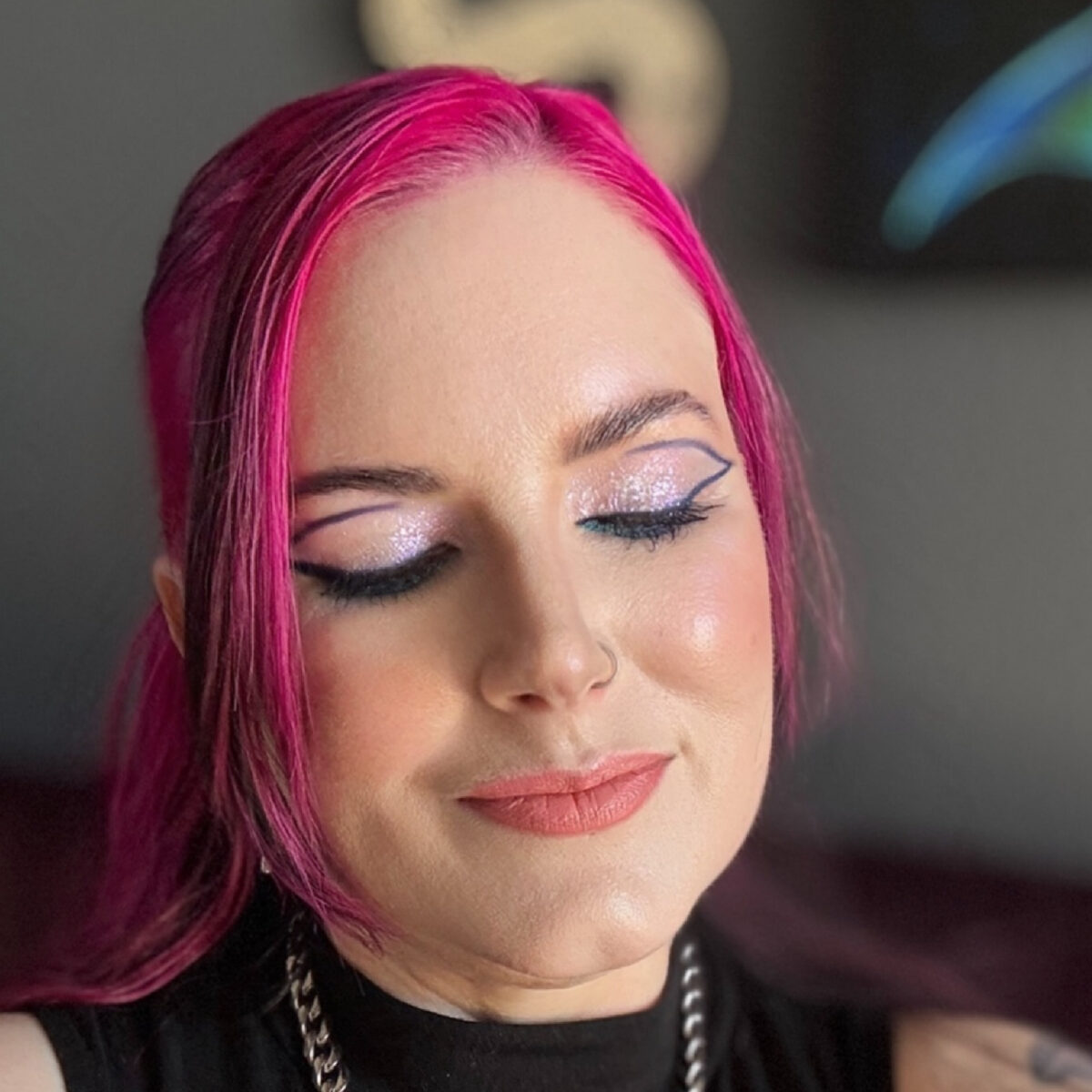 graphic eyeliner makeup look