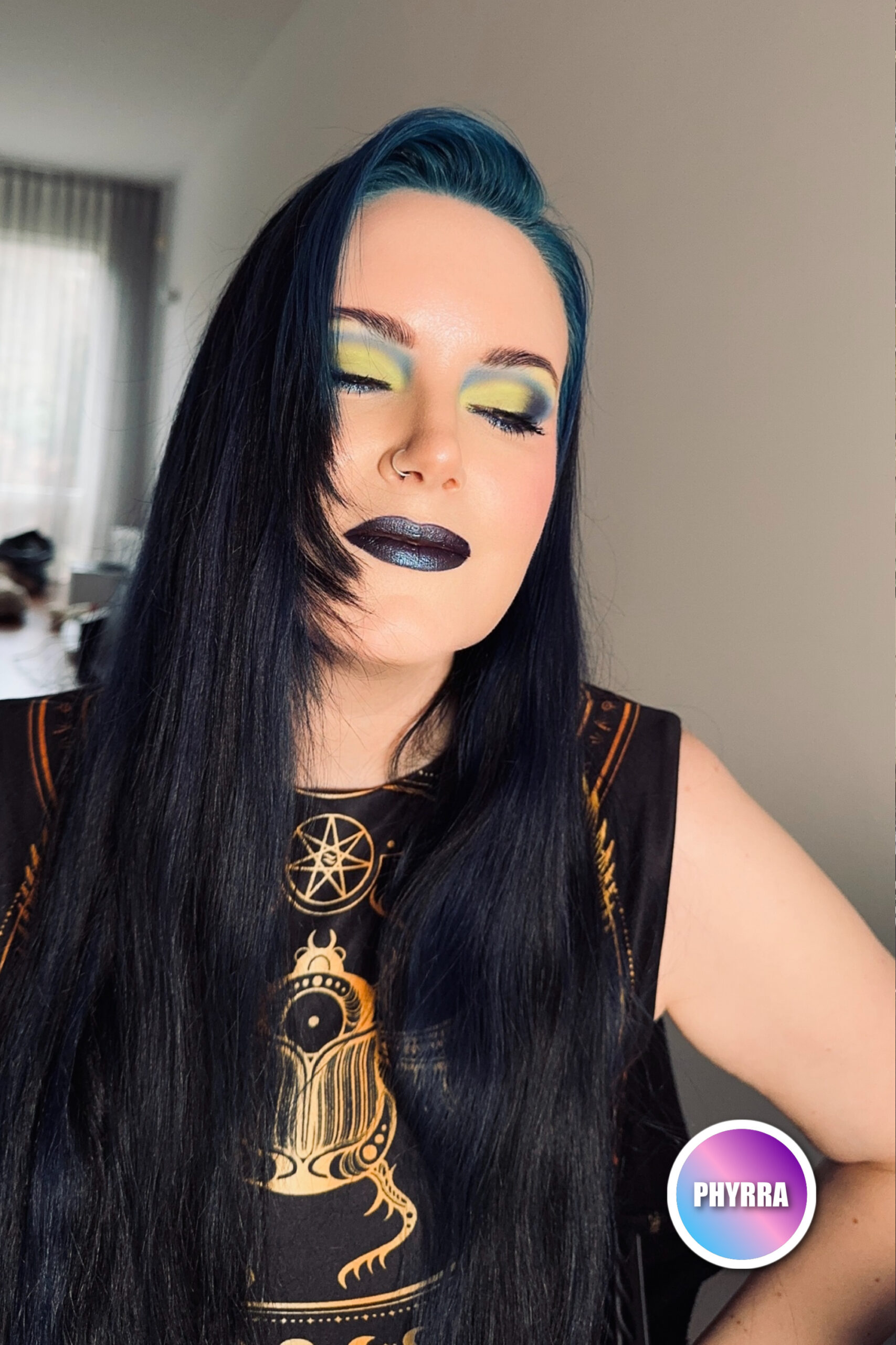 Blue and black hair on Cordelia Frost, alternative beauty expert